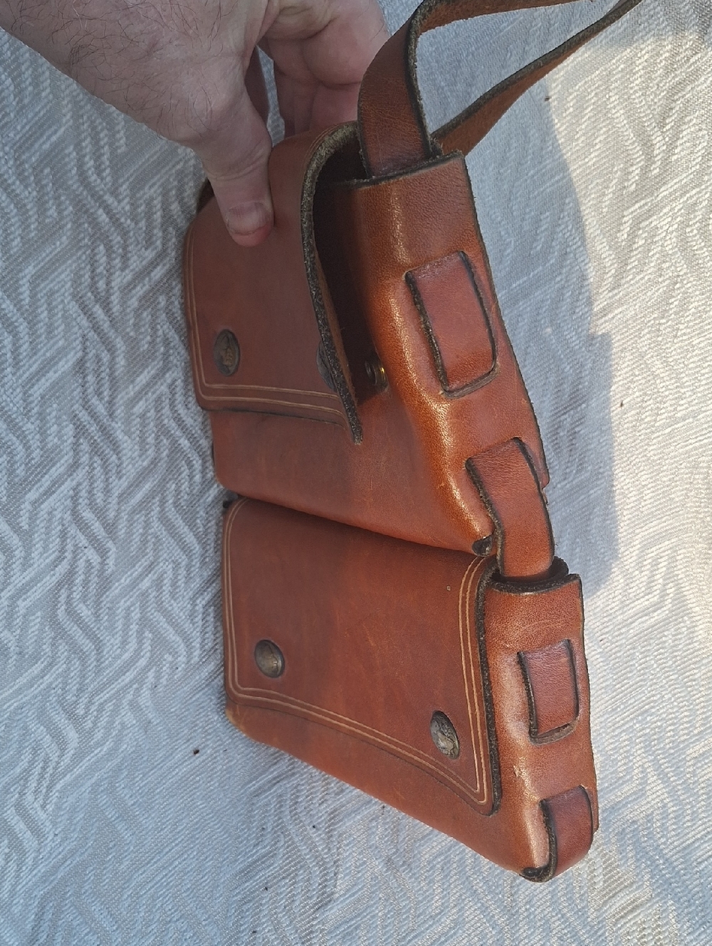 LEATHER ARTISTIAN Vintage Two-Compartment Tan Leather. Crossbody Bag - Picture 6 of 16